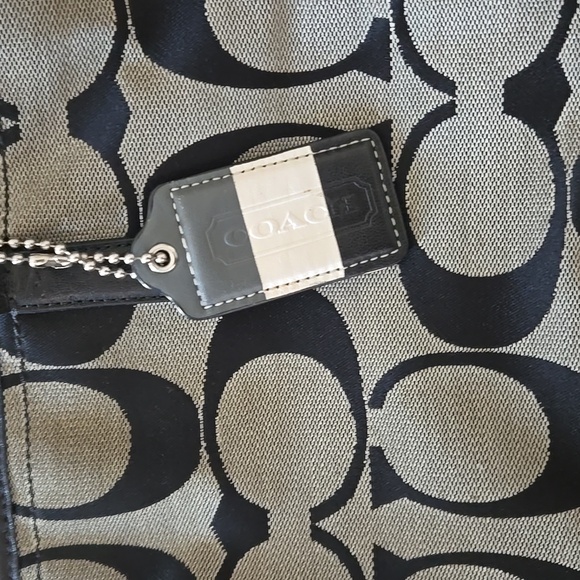 Coach 19354 Hamptons Weekend Signature Colorblock Medium Tote. - Picture 8 of 9